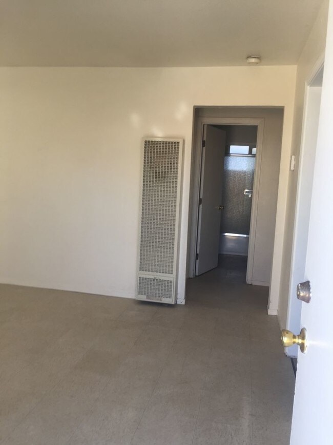 Building Photo - 3833 E Miner Stockton CA 95215