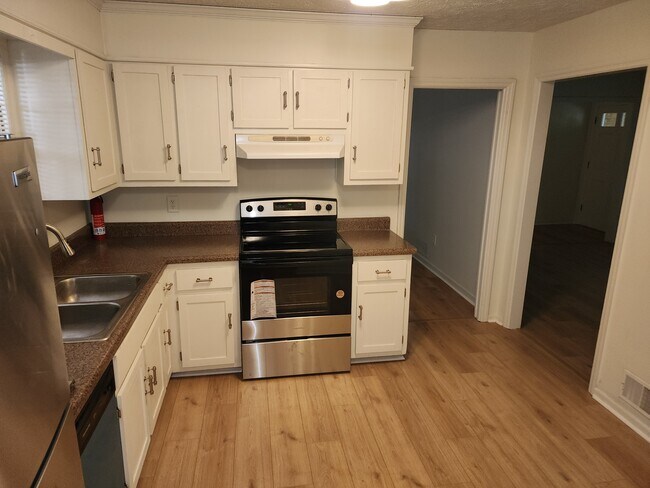Foto del edificio - 1130 Woodlands Rd