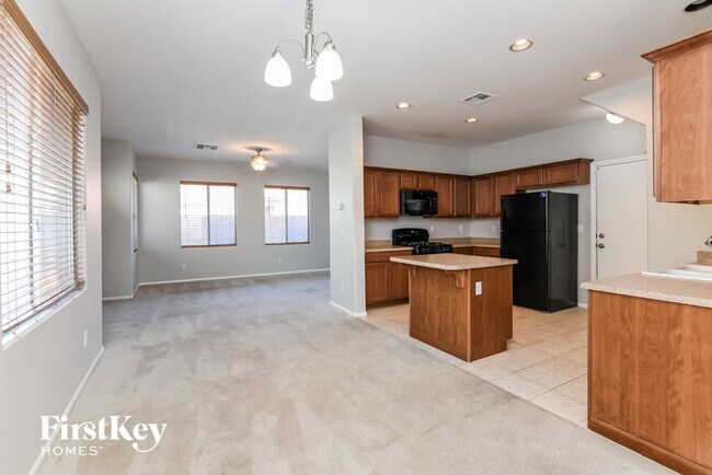 Foto del edificio - 719 Emerald Idol Pl