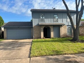 Building Photo - 4030 Green Crest Dr