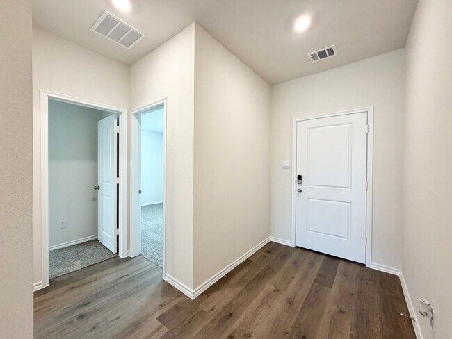 Foto del edificio - 1116 Riverbrook Ln