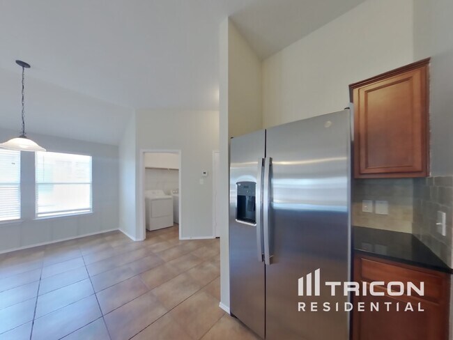 Foto del edificio - 332 Butternut Dr