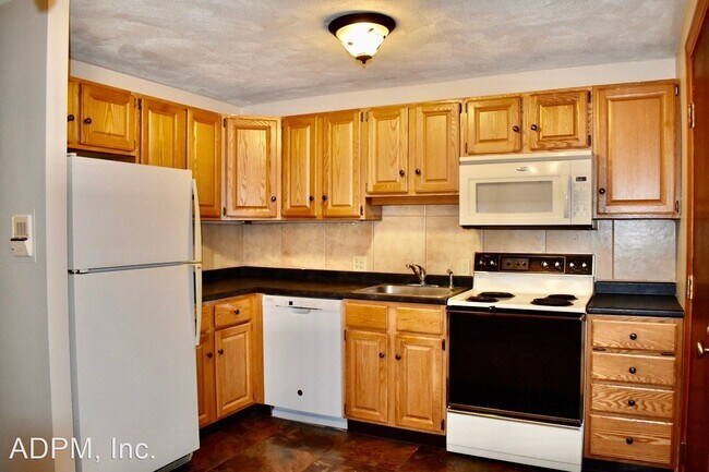 Building Photo - 1 br, 1 bath House - 209 Great Road, Apt C7