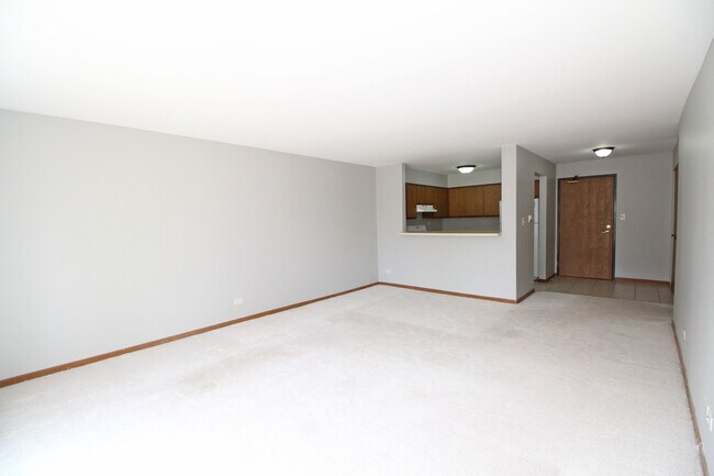 Building Photo - 33601 N Royal Oak Ln