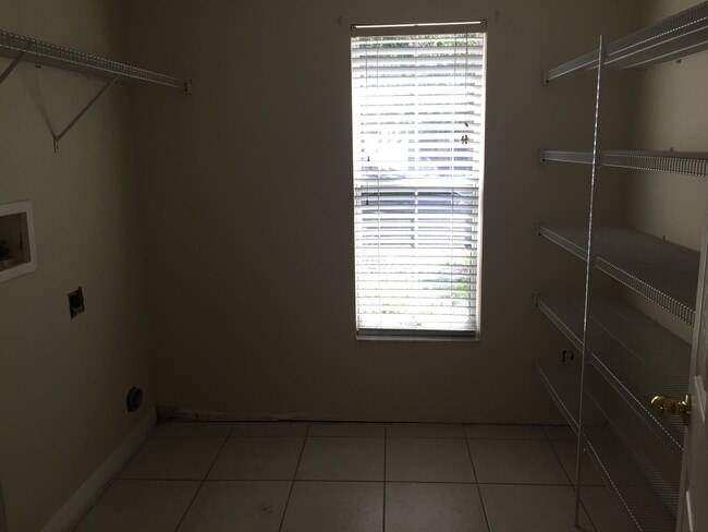 Foto del edificio - Townhome with two car garage in Avalon Park