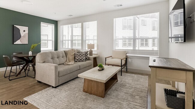 Building Photo - 1110 Parker St