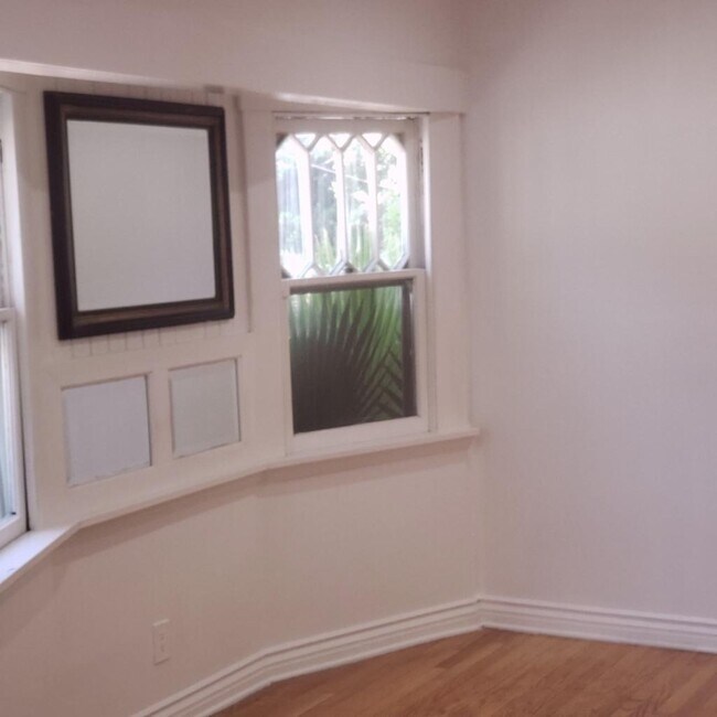 Foto del edificio - 6012 Carlton Way