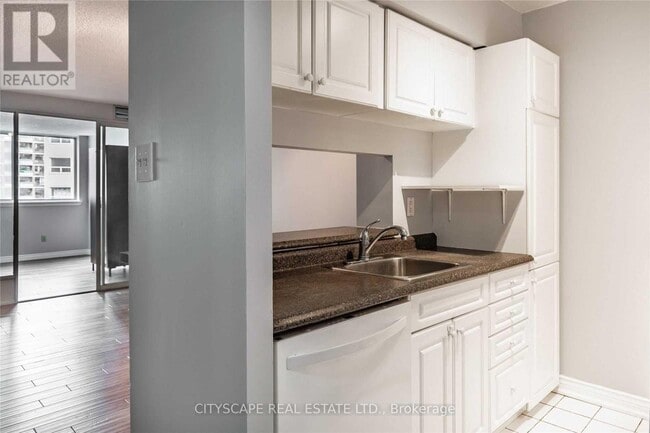 Building Photo - 1055 Bay St.