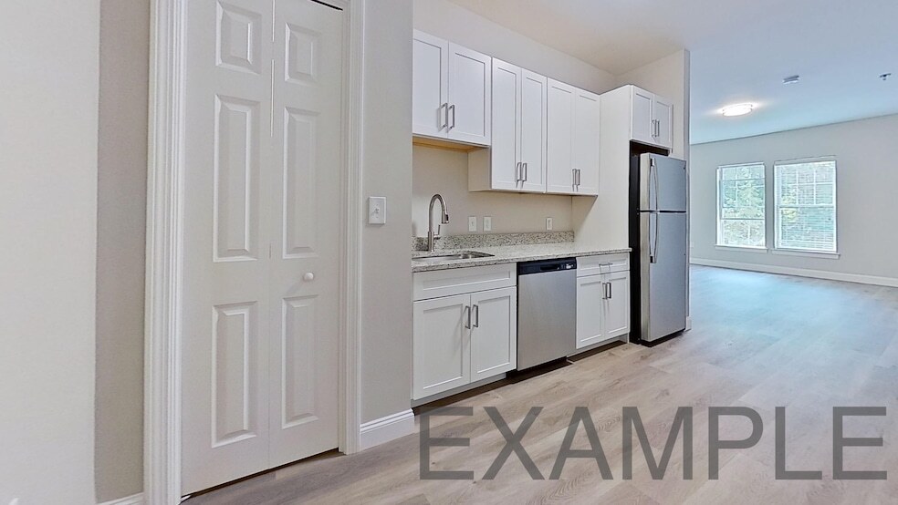 Foto principal - 66 Hawthorne Dr