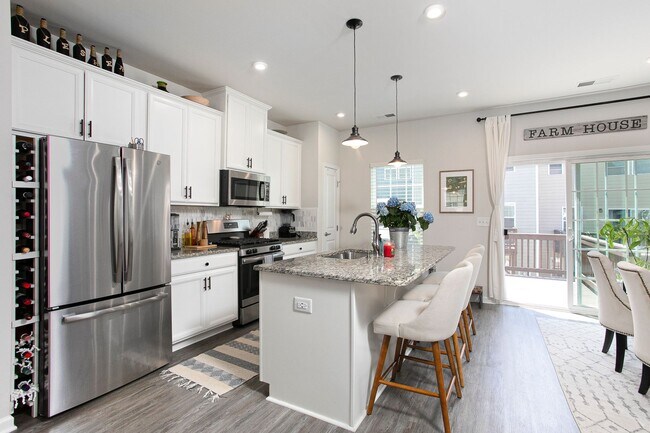 Foto del edificio - Modern Townhome near RTP - 3 Bedrooms, 2.5 Bathrooms, Bonus Room and Fenced Backyard!