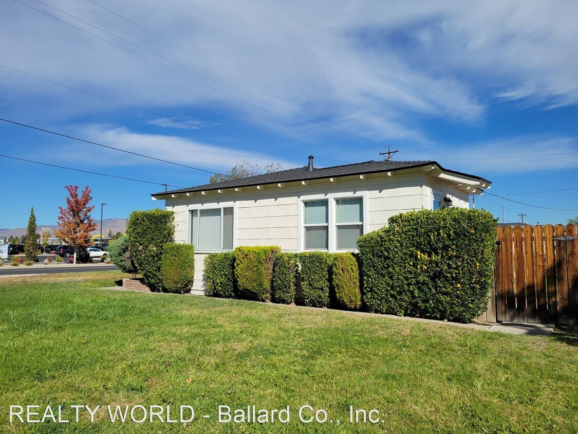 Primary Photo - 2 br, 1 bath House - 1990 Kirman Avenue