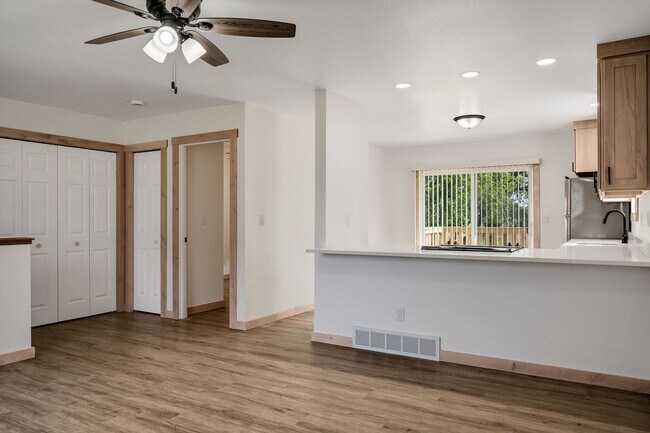 Foto del edificio - Cardinal Ave