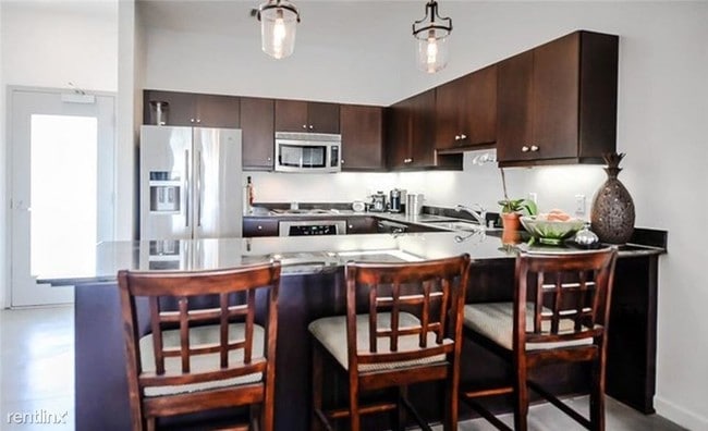 Building Photo - 3 br, 2 bath Apartment - 435 E Center St
