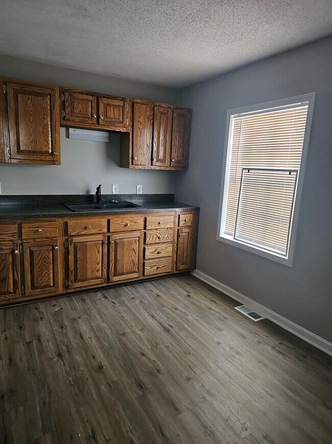 Foto del edificio - Big family friendly home available in Hodgenville!