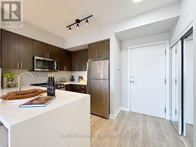 Photo du bâtiment - 1603 Eglinton Ave W