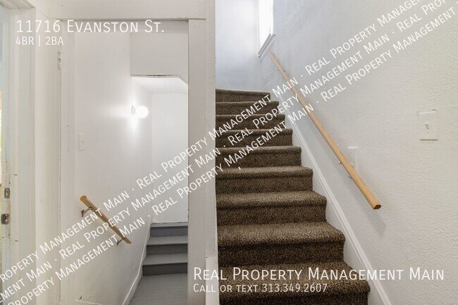 Building Photo - 4 Bed 2 Bath on Evanston St.