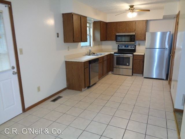 Building Photo - 3771-3773 Heatherglen Dr