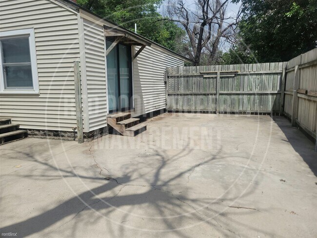 Building Photo - 2 br, 1 bath House - 324 South McComas Street