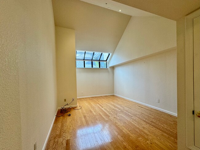 Foto del edificio - Centrally Located Three Bedroom Napa Home