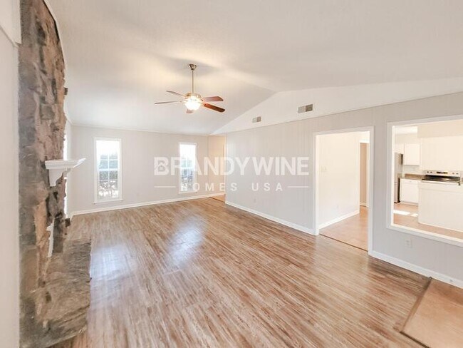 Building Photo - 6395 Golden Park Dr