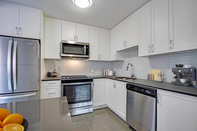 Building Photo - 1596-1598A Bathurst Street