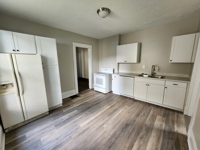 Foto del edificio - 477 Wyandotte Ave