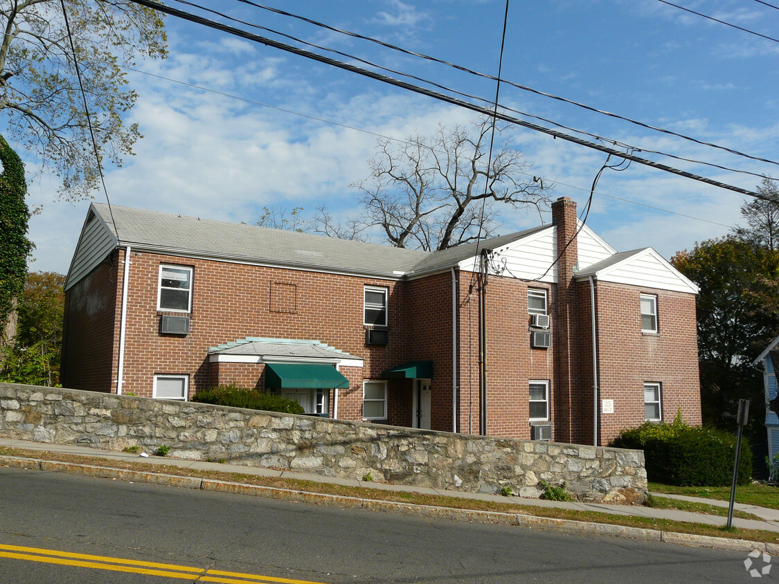 Building Photo - 25 Maple St