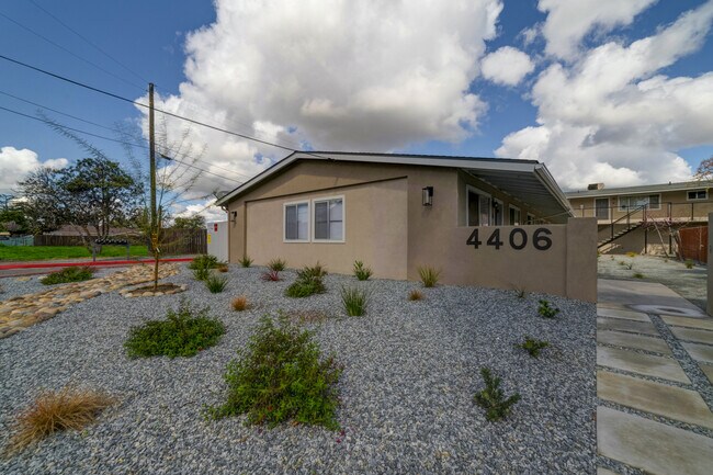 Building Photo - 4406 W Myrtle Ave