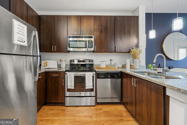 Foto del edificio - 131 Ponce De Leon Ave NE