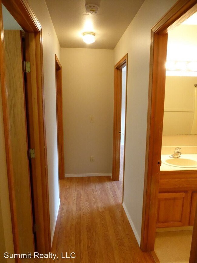Building Photo - 3 br, 1.5 bath House - 2966 Simpson Avenue