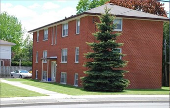 Building Photo - 113 Rossland Rd E