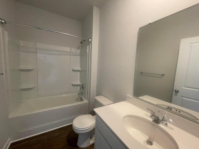 Building Photo - 206 Oakwood Blvd