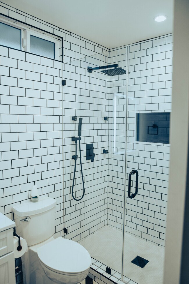 Foto del edificio - 1738 W 144th St