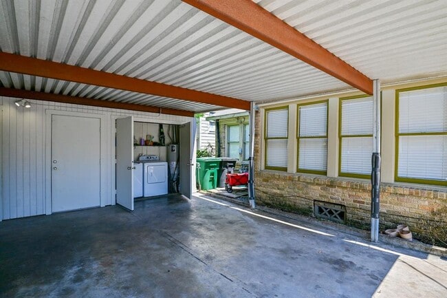 Building Photo - 949 Ridge St