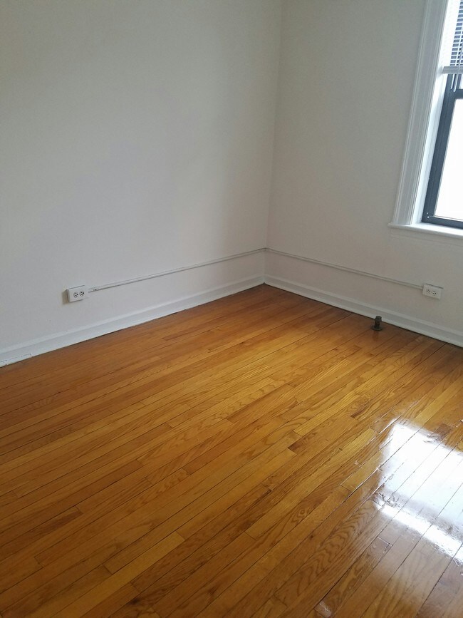Foto del edificio - 638 W Addison St