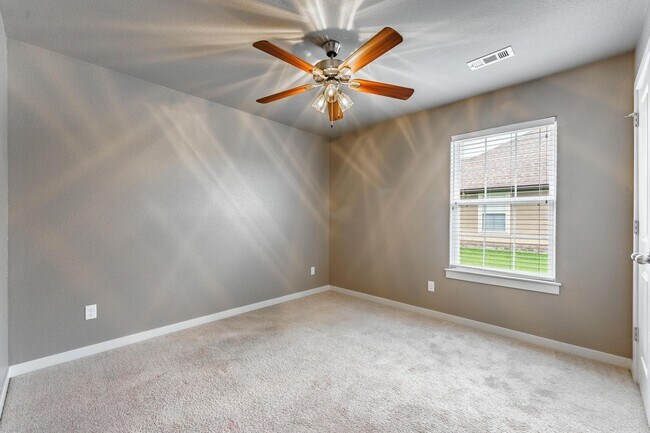 Building Photo - Modern 3-Bed Home in Prime Springdale Loca...