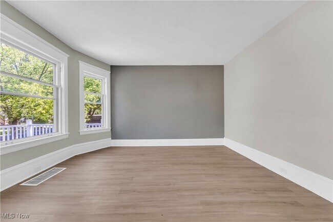 Foto del edificio - 1344 E 112th St