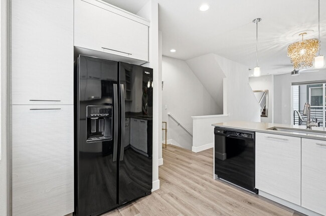 Kitchen - 5528 W 10th Pl