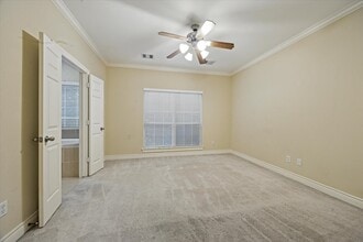 Building Photo - 9007 Harbor Hills Dr