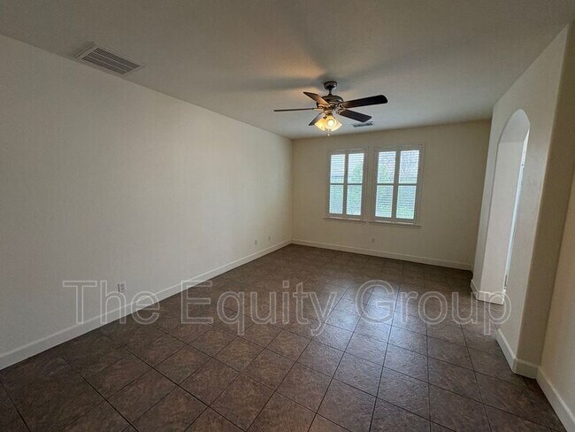 Foto del edificio - 144 E Reese Ave