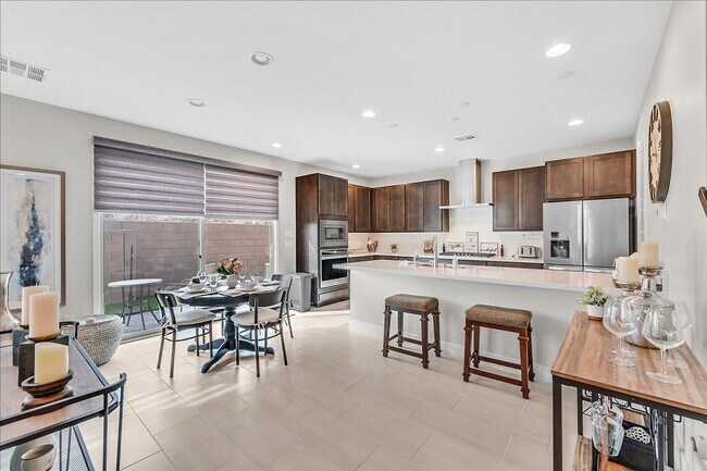 Foto del edificio - Experience True Luxury Living In The Heart Of Summerlin