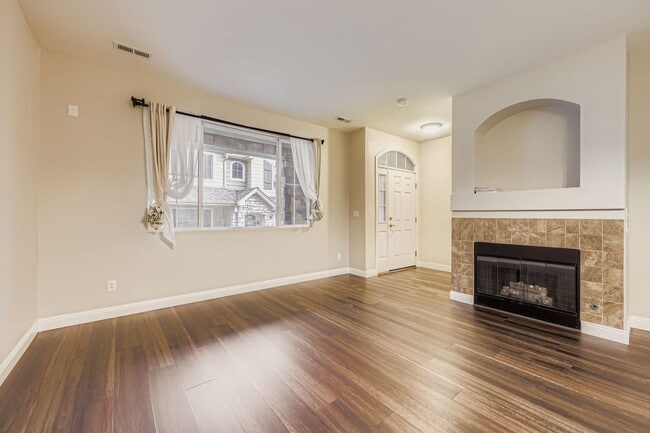 Building Photo - 1st MONTH RENT!! Gorgeous 2BD/2.5BA home l...