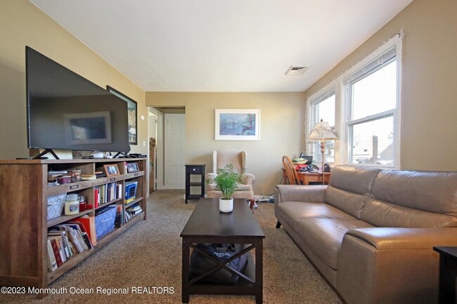 Building Photo - 14 Oldfield Pl
