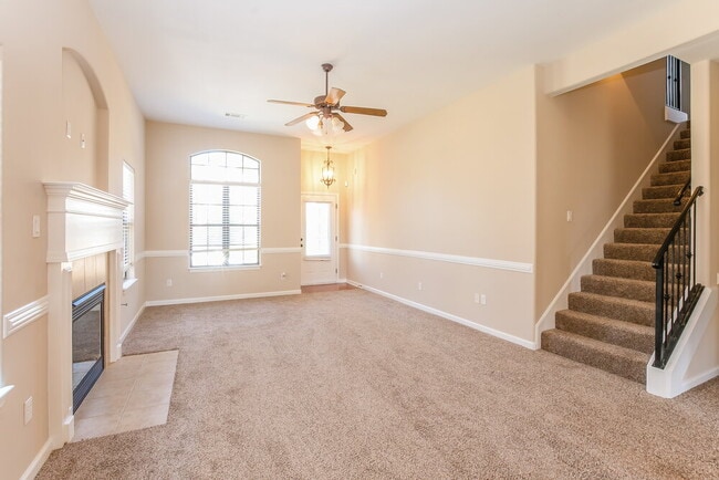 Building Photo - 450 Garden Springs Dr