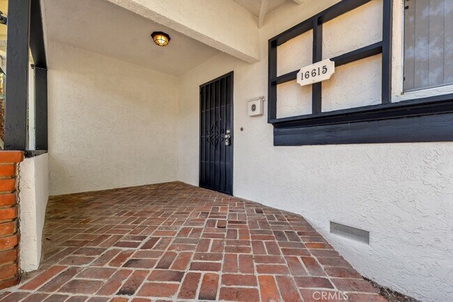 Building Photo - 16615 Chatsworth St