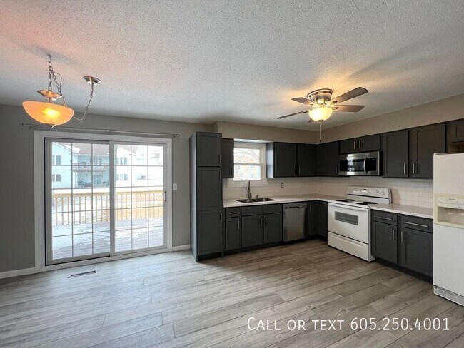 Foto del edificio - Wonderful 3 bedroom home with a fenced yar...