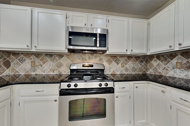 Building Photo - 2915 Bentley Ct