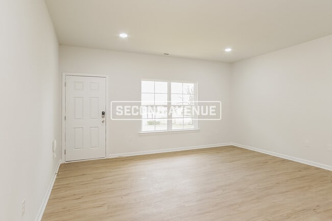 Building Photo - 492 Everidge Rd