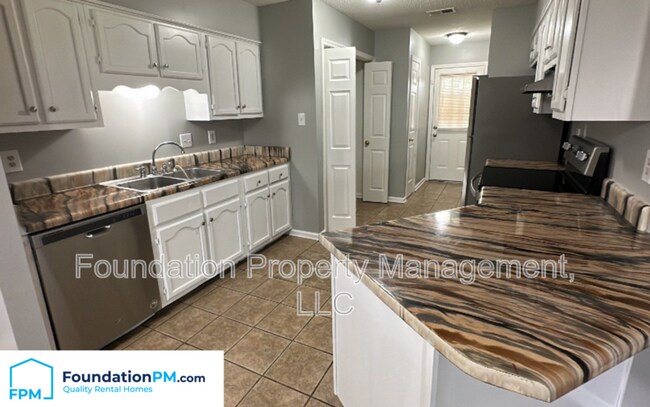 Foto del edificio - 5818 Ashridge Pl