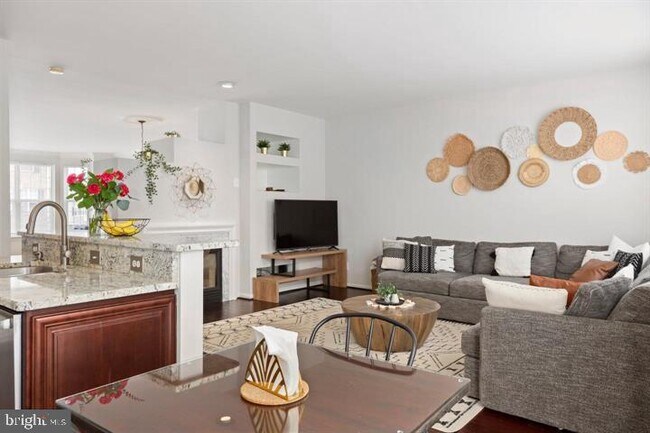 Foto del edificio - 13340 Colchester Ferry Pl